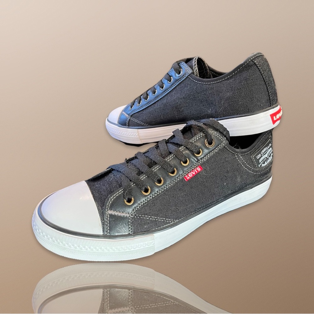 Levi’s Van Jeans Sneakers for Men size 9